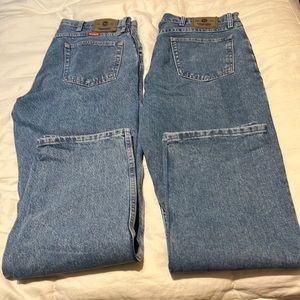 2 pair Wrangler jeans 1 relaxing fit 1 regular